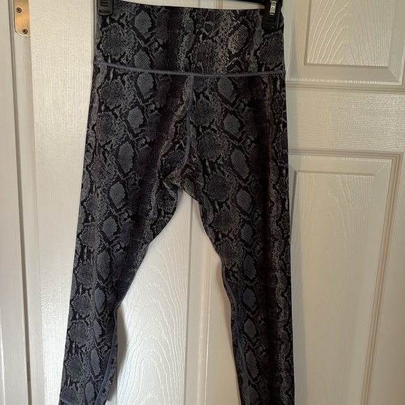 Victoria’s Secret On Point Live leggings - Picture 4 of 5